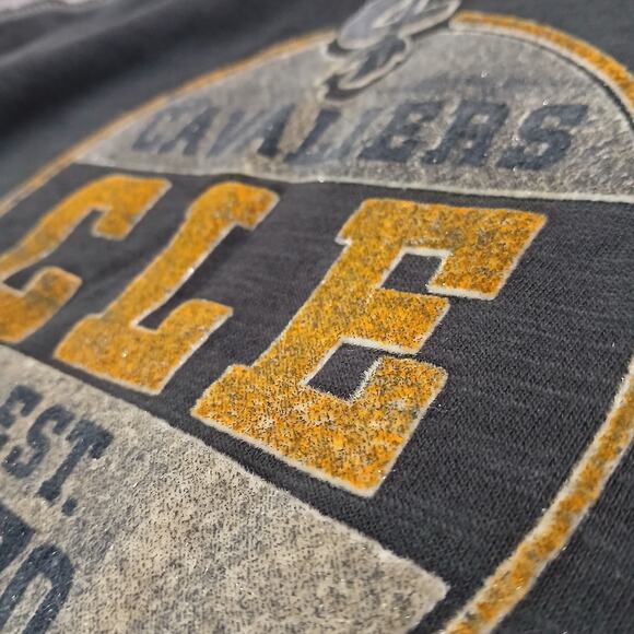 Majestic Fan Fashion CLEVELAND CAVALIERS Med Grey Long-Sleeved Hooded Knit Shirt - Picture 10 of 13